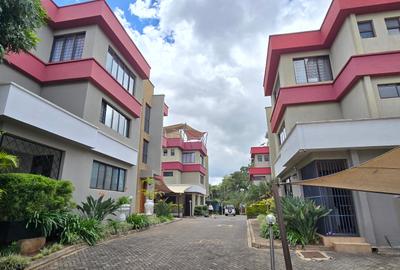 5 Bed Townhouse with En Suite at Lavington Green - 4