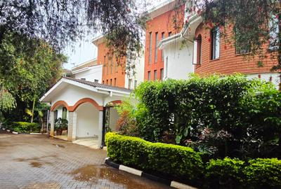 5 Bed Townhouse with En Suite in Lavington - 2