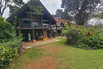 5 Bed House with En Suite in Nyari