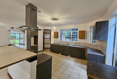 4 Bed Townhouse with En Suite in Spring Valley - 2