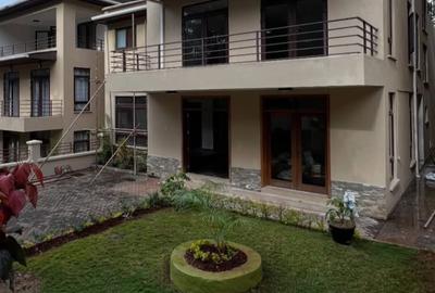 5 Bed House with En Suite in Lavington