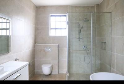 5 Bed Townhouse with En Suite in Runda - 4