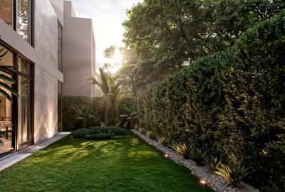 5 Bed Townhouse with En Suite in Lavington - 2