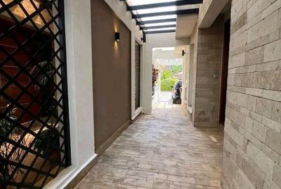 4 Bed Villa with En Suite in Lavington - 4