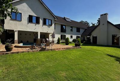 7 Bed House with En Suite in Ridgeways
