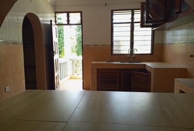 3 Bed Apartment with Borehole at Customs - 4