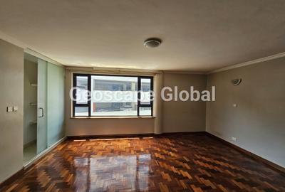 3 Bed Apartment with En Suite in Riverside - 3