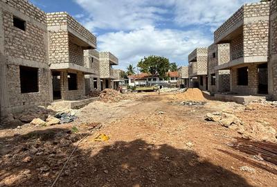 4 Bed House with En Suite at Greenwood Drive - 2