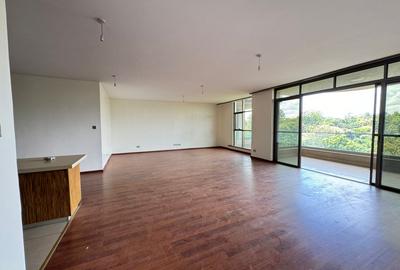 3 Bed Apartment with En Suite in Parklands - 4
