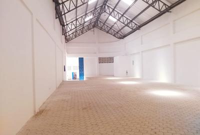8,500 ft² Warehouse with Service Charge Included in Eastern ByPass - 4
