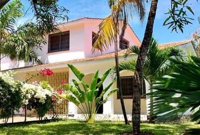 4 Bed Villa with En Suite at Kenyatta Road - 2