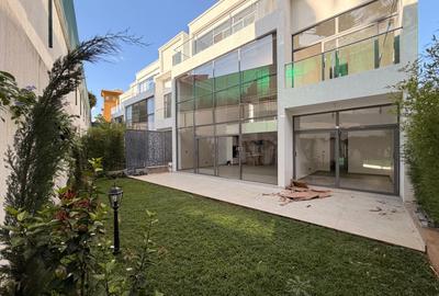 5 Bed Townhouse with En Suite in Lavington - 2