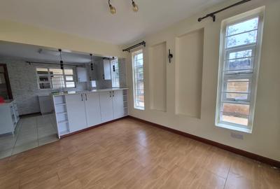 4 Bed House with En Suite in Thome - 2