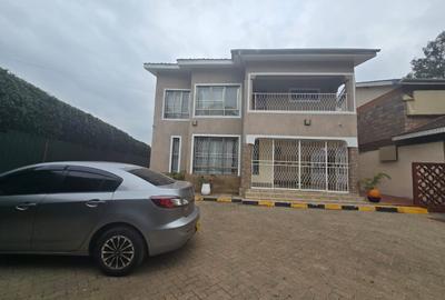 6 Bed House with En Suite in Runda