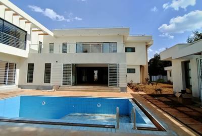 5 Bed House with En Suite at Old Runda