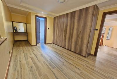 5 Bed Villa with En Suite in Lavington - 4