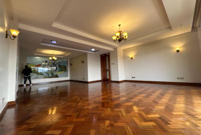 3 Bed Apartment with Swimming Pool in Riverside - 2