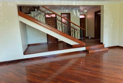 4 Bed Townhouse with En Suite at Lavington - 3