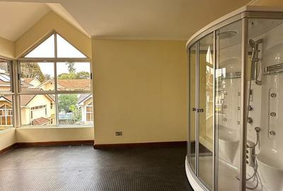 5 Bed Townhouse with En Suite at Lavington