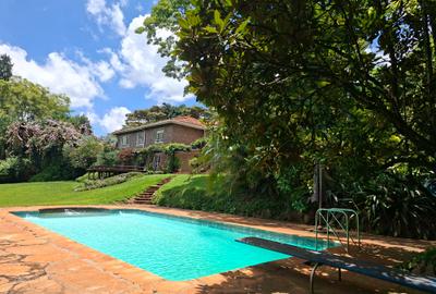 5 Bed House with En Suite at Off Ridgeways Rd