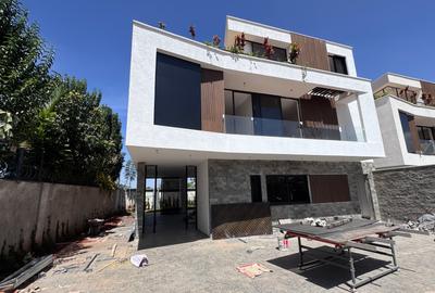 4 Bed Villa with En Suite in Runda