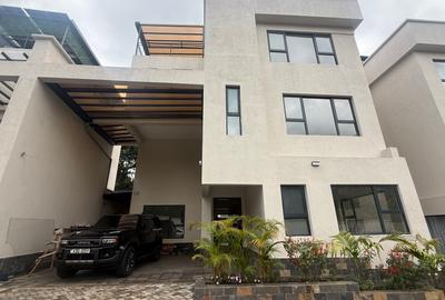 5 Bed Townhouse with En Suite in Lavington - 2