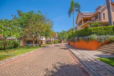 4 Bed Townhouse with En Suite in Lavington - 3