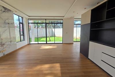 5 Bed House with En Suite in Lavington - 2