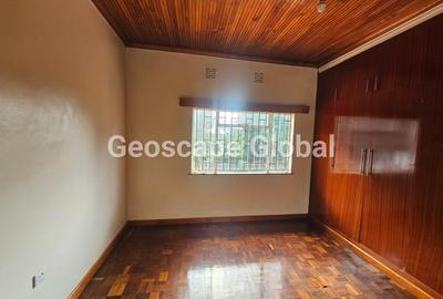 4 Bed House with En Suite in Rosslyn - 3