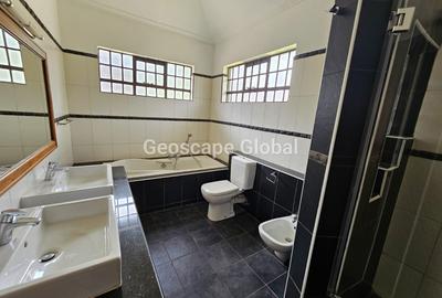 4 Bed Townhouse with En Suite in Spring Valley - 3