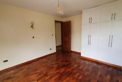 4 Bed Townhouse with En Suite in Karen - 2