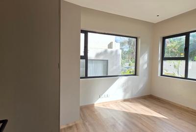 5 Bed Townhouse with En Suite at Lavington Green - 4