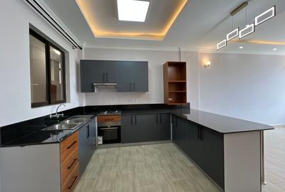 2 Bed Apartment with En Suite at Lantana Road - 4