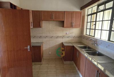 3 Bed Apartment with En Suite in Lavington