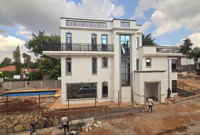 5 Bed House with En Suite in Lavington