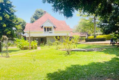 5 Bed Villa with En Suite in Runda - 2