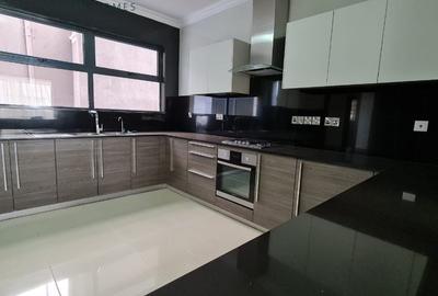 4 Bed Apartment with En Suite at Riverside Drive