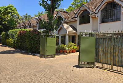 5 Bed Townhouse with En Suite in Lavington - 2