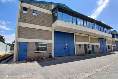 9,000 ft² Warehouse with Service Charge Included at Gateway Mall