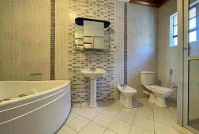 5 Bed Villa with Staff Quarters in Lavington - 4