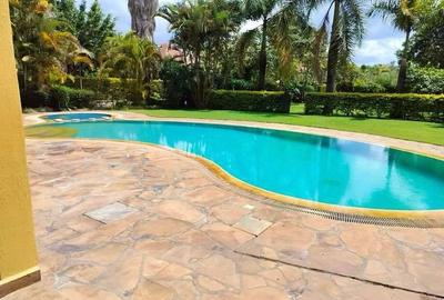 5 Bed House with En Suite in Runda - 2