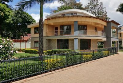 5 Bed Townhouse with En Suite at Lavington Green