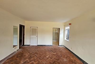 4 Bed House with En Suite in Runda - 2