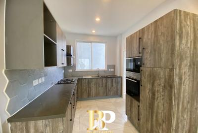 Serviced 2 Bed Apartment with En Suite in Rhapta Road - 4