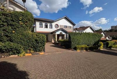 4 Bed Townhouse with En Suite in Spring Valley - 2