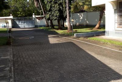 7 Bed Townhouse with En Suite at Greenwood Drive - 2