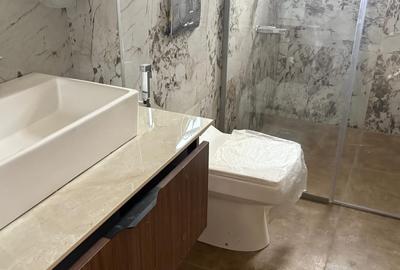 Serviced 2 Bed Apartment with En Suite at Brookside - 4