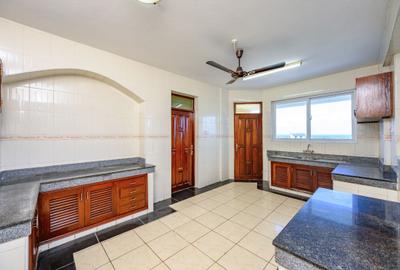 4 Bed Apartment with En Suite at Oceanic Road - 3