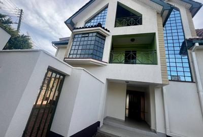 5 Bed House with En Suite in Lavington