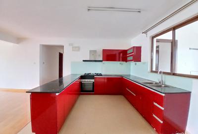 3 Bed Apartment with En Suite at Lavington - 4